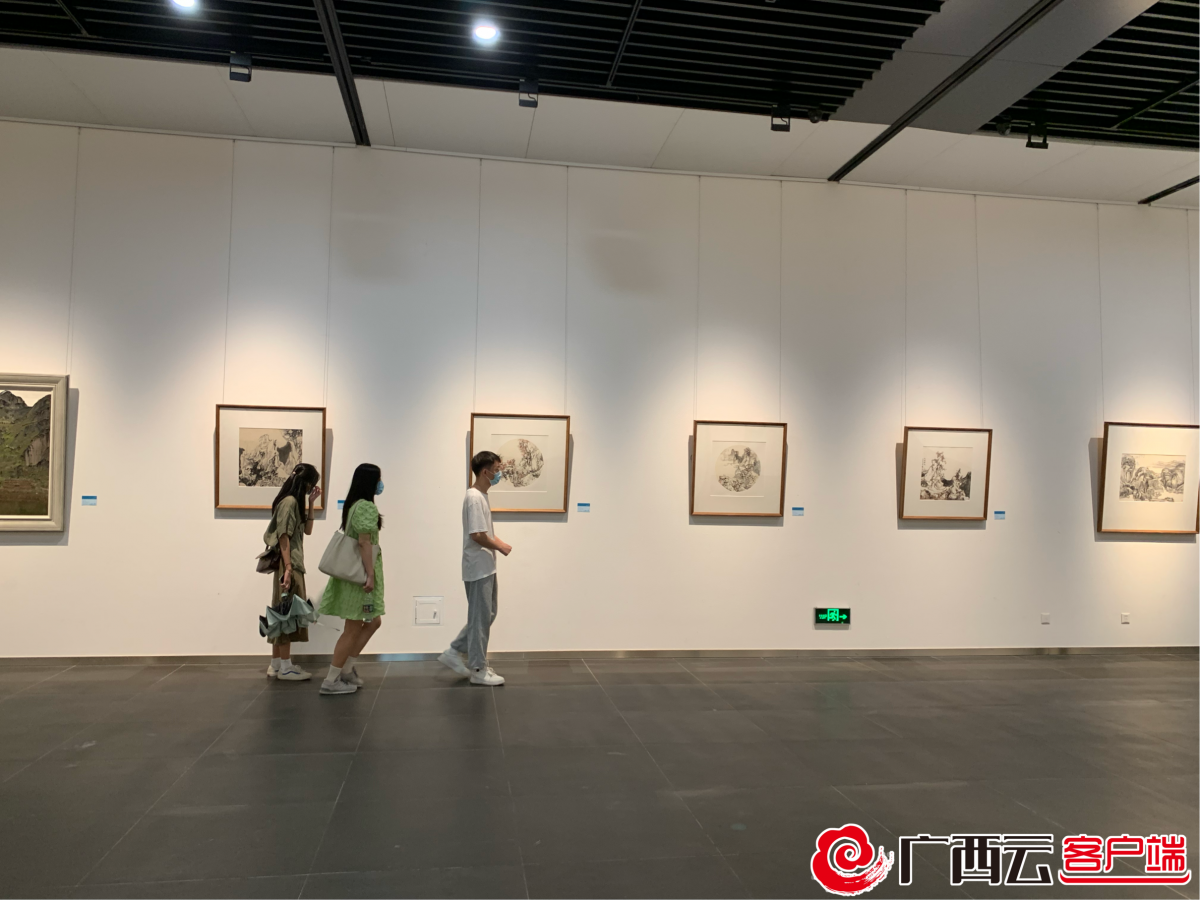 广西书画院学术小品展和南方风景青年油画群体纸上作品展在邕开展
