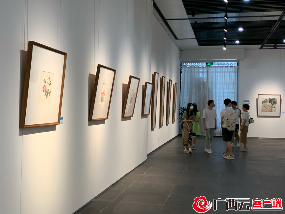 广西书画院学术小品展和南方风景青年油画群体纸上作品展在邕开展