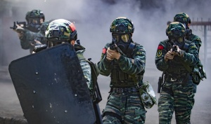 廣西南寧：武警特戰隊員開展實戰化反恐綜合演練