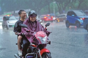 台风“尼格”将给广西送大风 桂南有降雨天气
