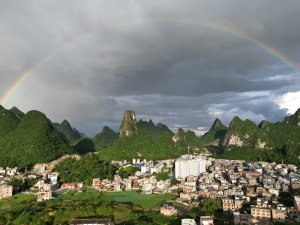 大美中國·壯美廣西0708丨雨后彩虹橫跨天際
