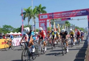 “速度與激情”！中國公路自行車聯賽在防城港開賽