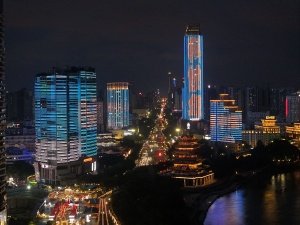邕城楼宇亮起“第二十六届中国科协年会”主题灯光秀