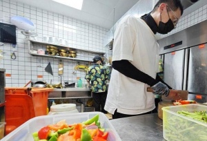 马来西亚美食餐馆老板：美食为介，搭建桥梁