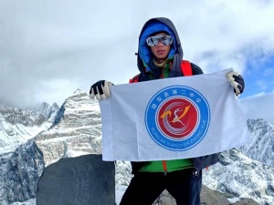 15岁登顶四姑娘山大峰，广西这名高中生获网友点赞