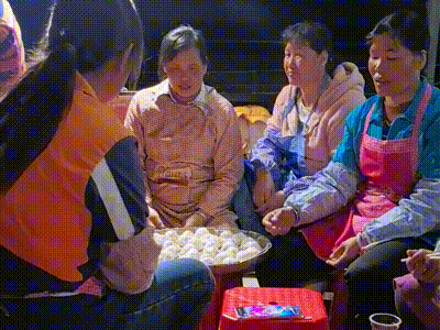 广西阿姨备战“三月三”有多拼？后厨惊现山歌对唱现场