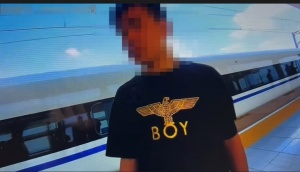 视频 ｜这名16岁的少年瞒着家人，要与朋友一同前往境外打工……