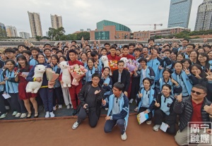 短跑名将谢震业、林雨薇等走进南宁校园 传递“奋勇拼搏”接力棒