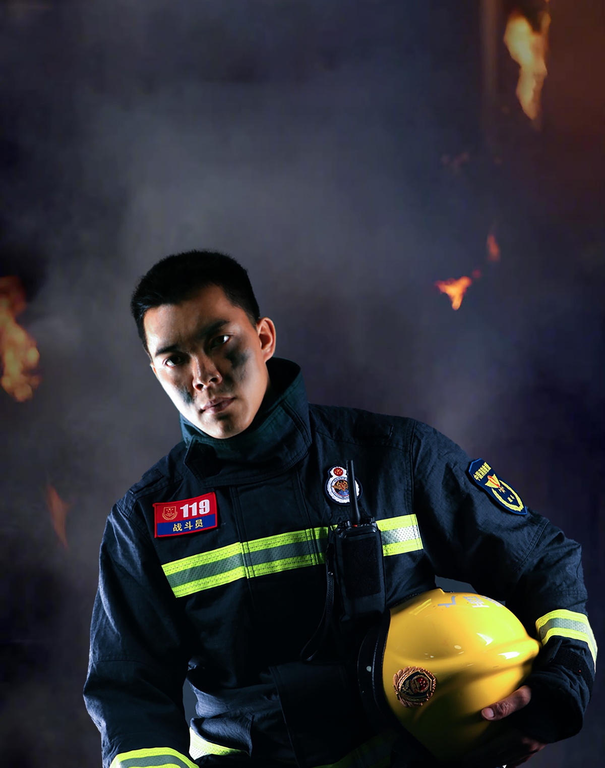 最美消防战士图片