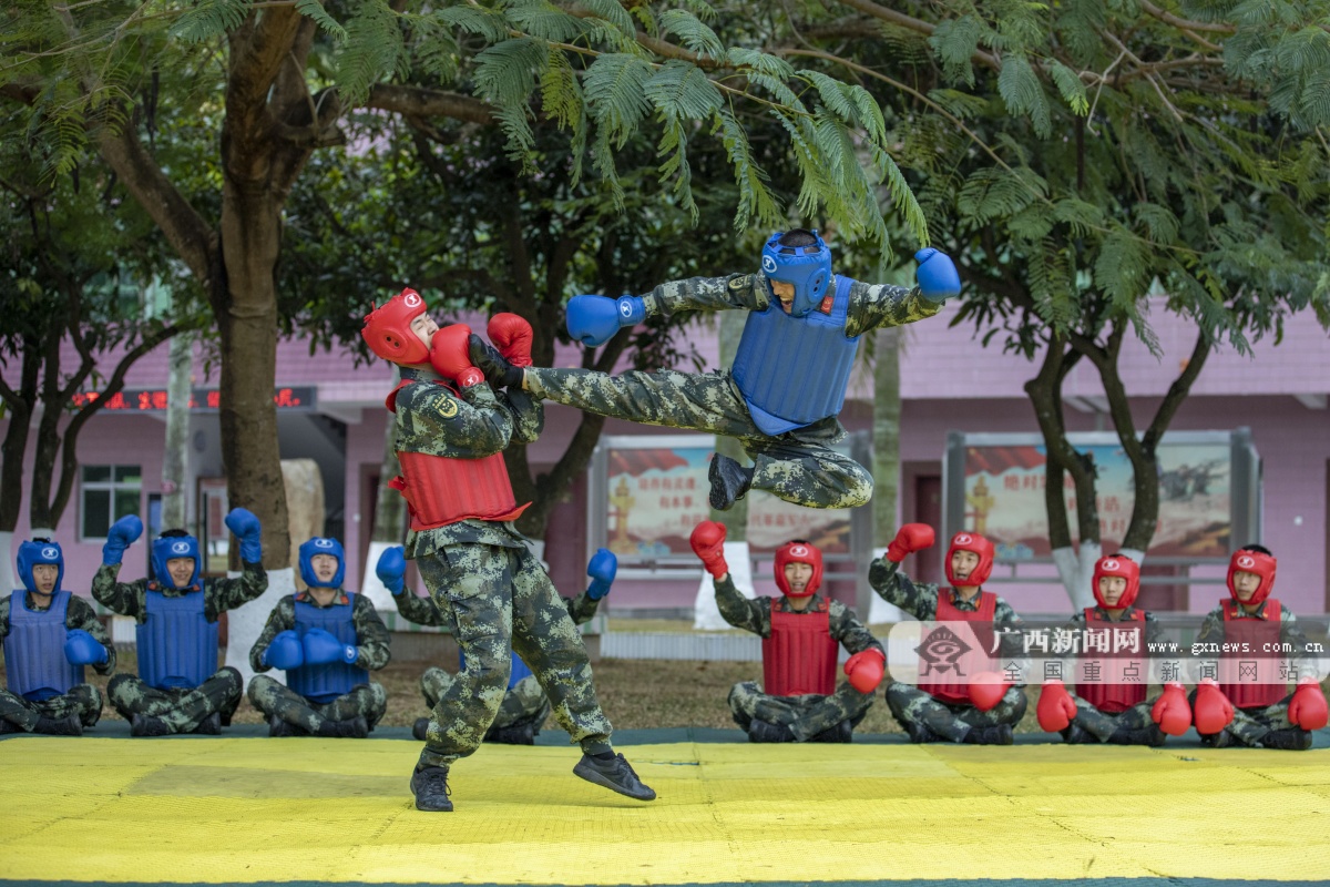 真打实抗直击武警官兵搏击训练现场
