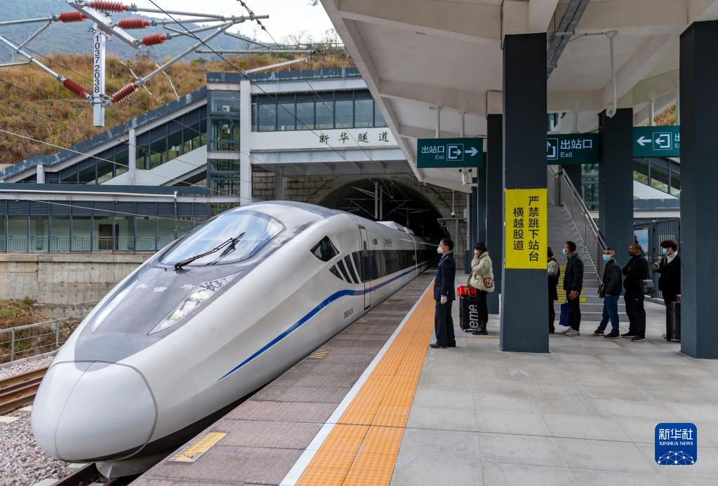 有效衔接乡村振兴设立的火车站——云南大(理)临(沧)铁路小湾东站迎来