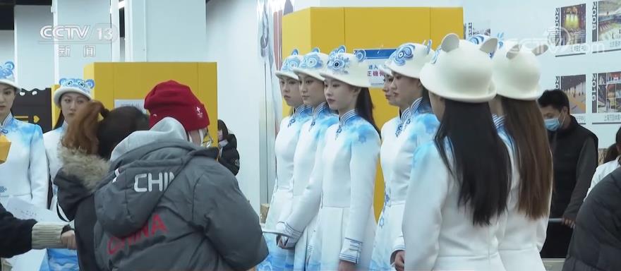 【共赴冬奥之约】冬奥会开幕式引导员精心排练 向世界展示青年风采
