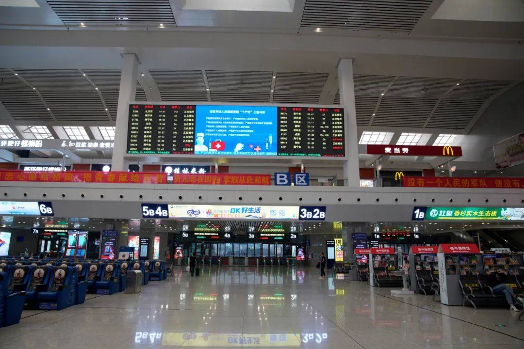 柳州火车站候车大厅图片