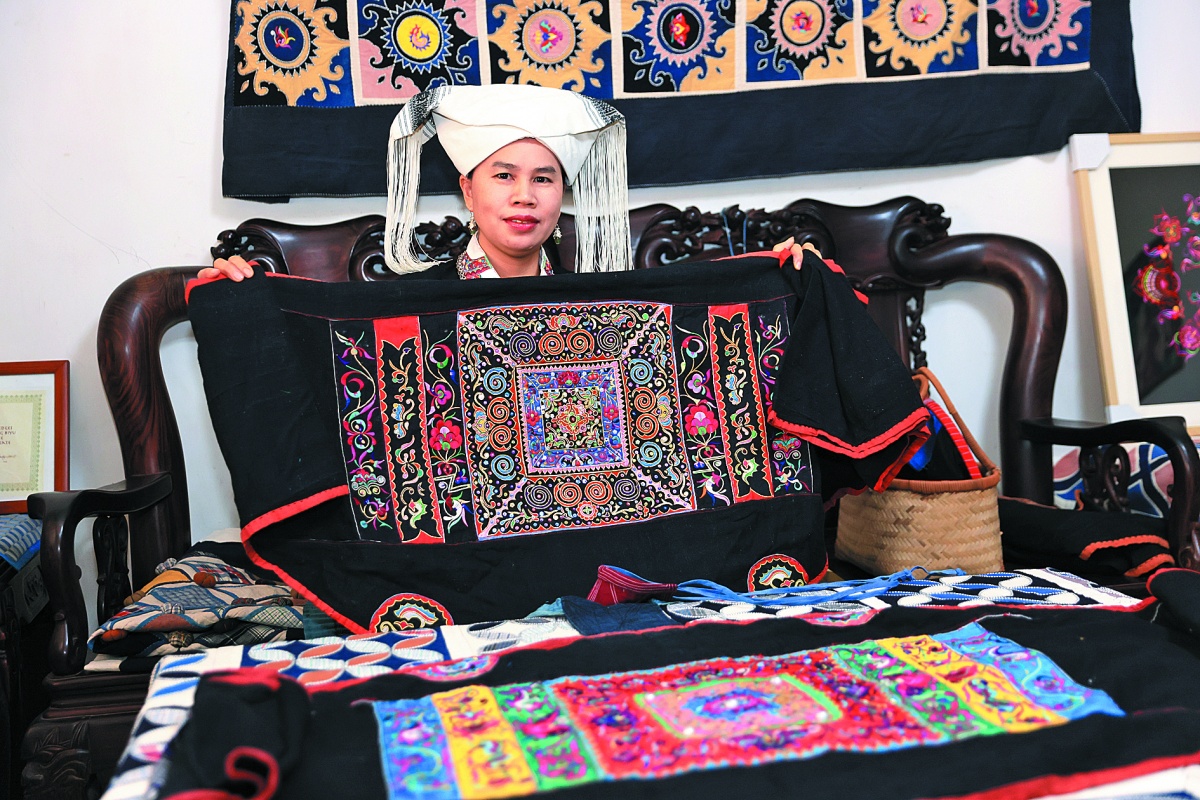 壮族背带于方寸天地牵浓浓亲情