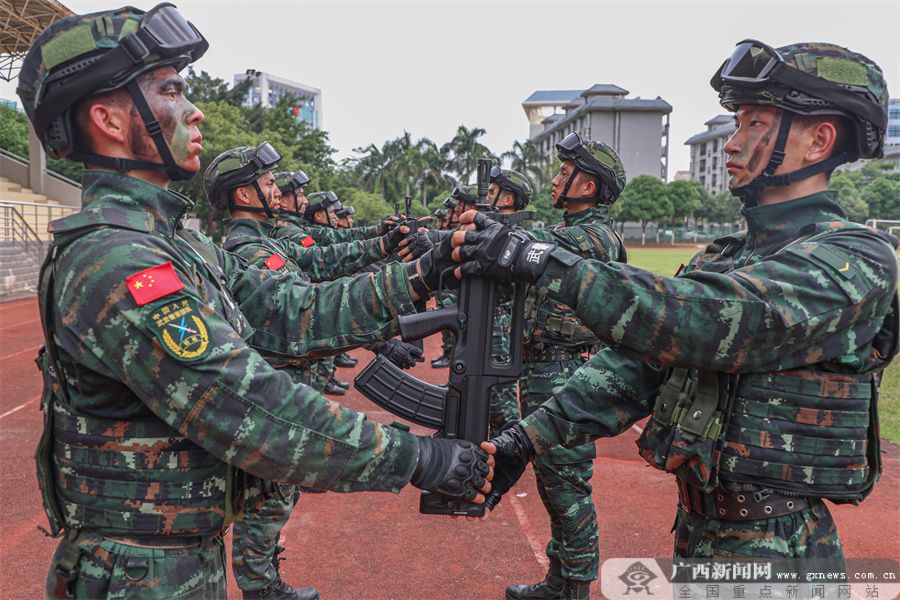 直击武警南宁支队特战队员入队仪式|手机广西网