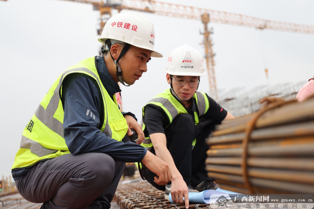 贵南高铁青年建设者用节日的坚守助力高铁按期通车