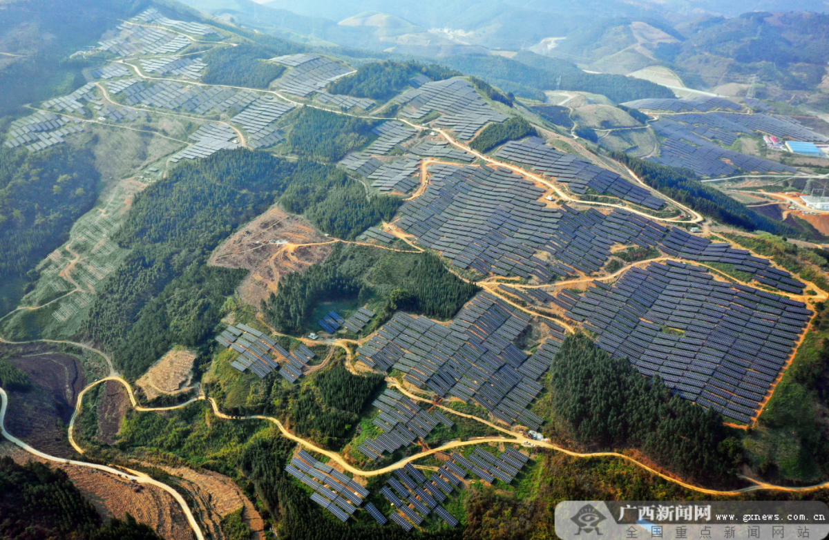田林千亩光伏梯田发电点亮万家灯火