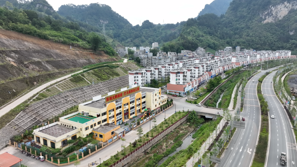 河池巴马一派城新乡美村治屯变民富新景象