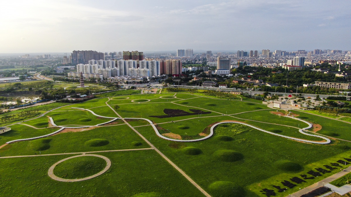 北海5月26日,俯瞰梧州市蒼梧縣六堡鎮六堡村雨後景色,霧漫鄉村意境美.