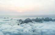 桂林漓江雨后現煙雨美景(組圖)