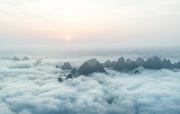 桂林漓江雨后现烟雨美景(组图)