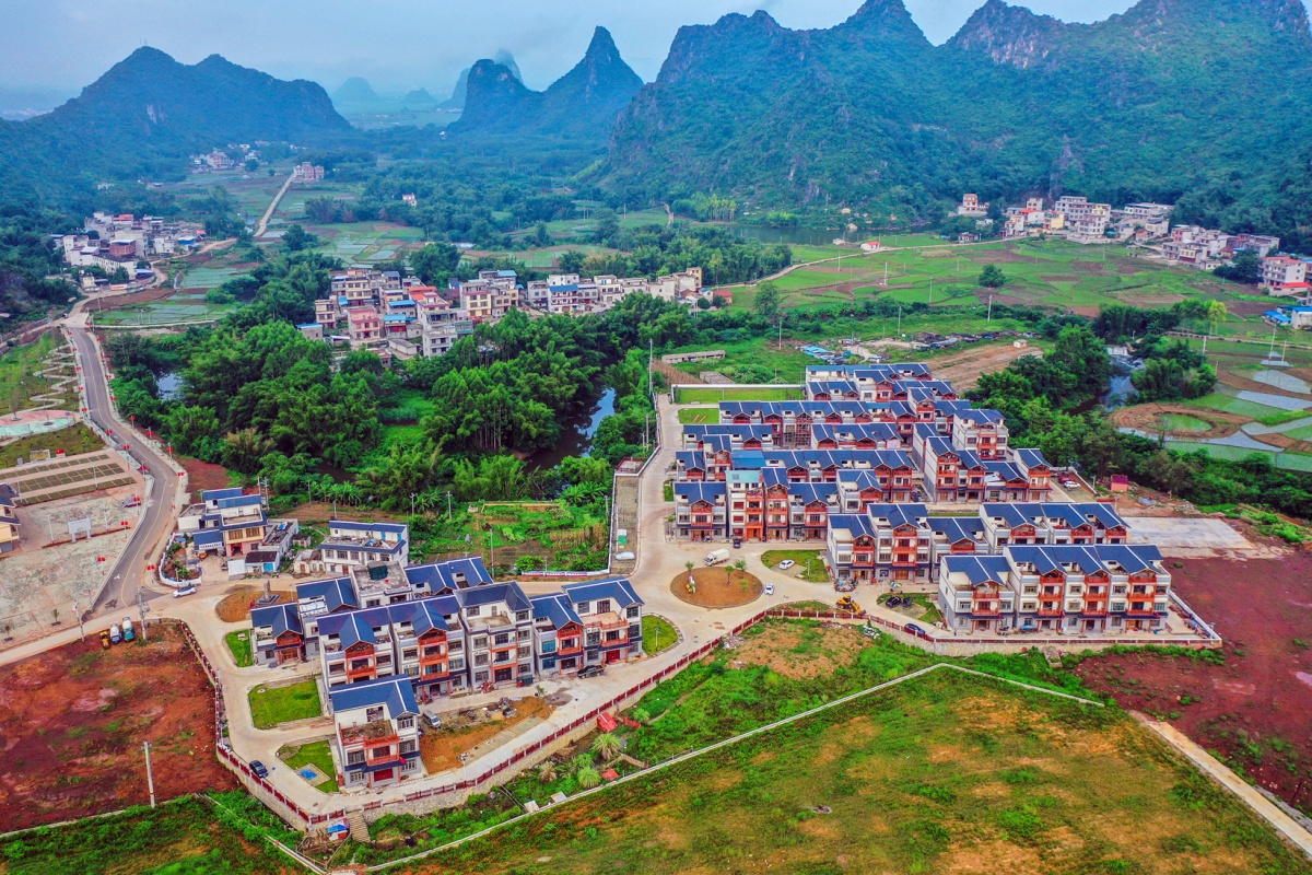 广西新闻网>图片频道>滚动大图>正文8月13日,在武宣县桐岭镇四安村下