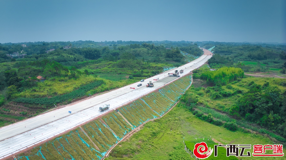 南湛高速建设者坚守岗位奋战项目建设-广西新闻网