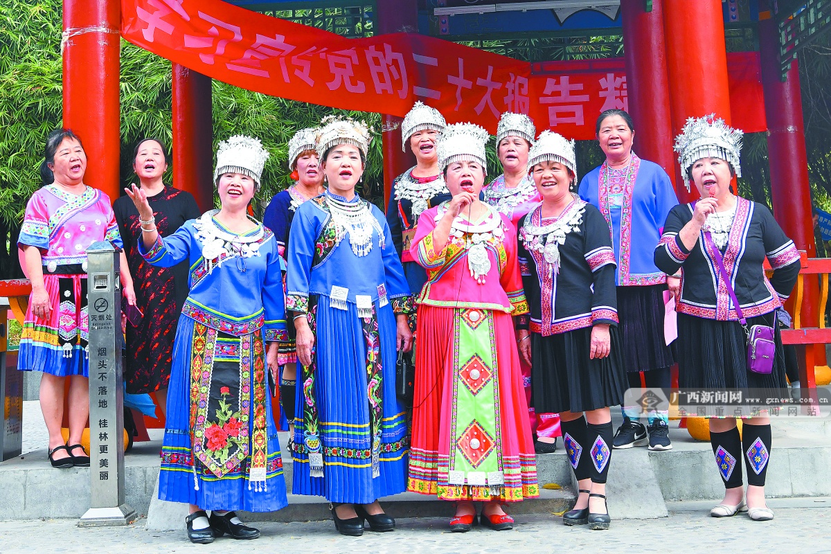 党总支部采纳"微党课"的体式格局,构造各族群众经由过程看报纸,唱山歌