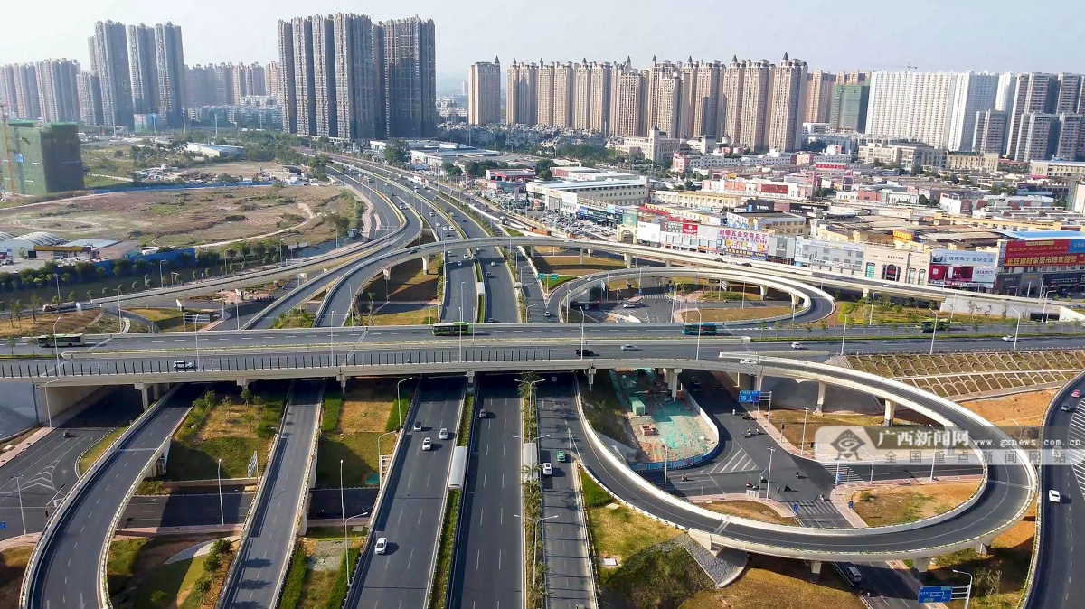 高清图集:全线通车后的南宁邕宾立交桥|手机广西网