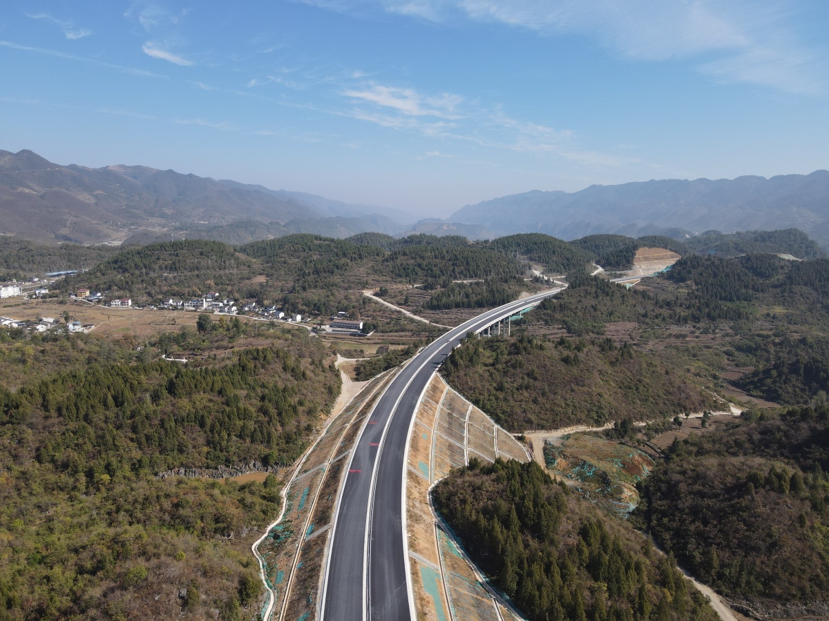 贵州德余高速9标主线路基全部验收通过.