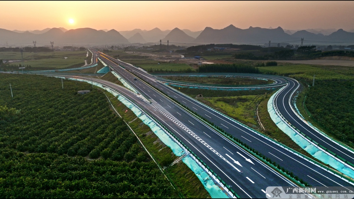 贺州至巴马高速公路(来宾至都安段)建成通车