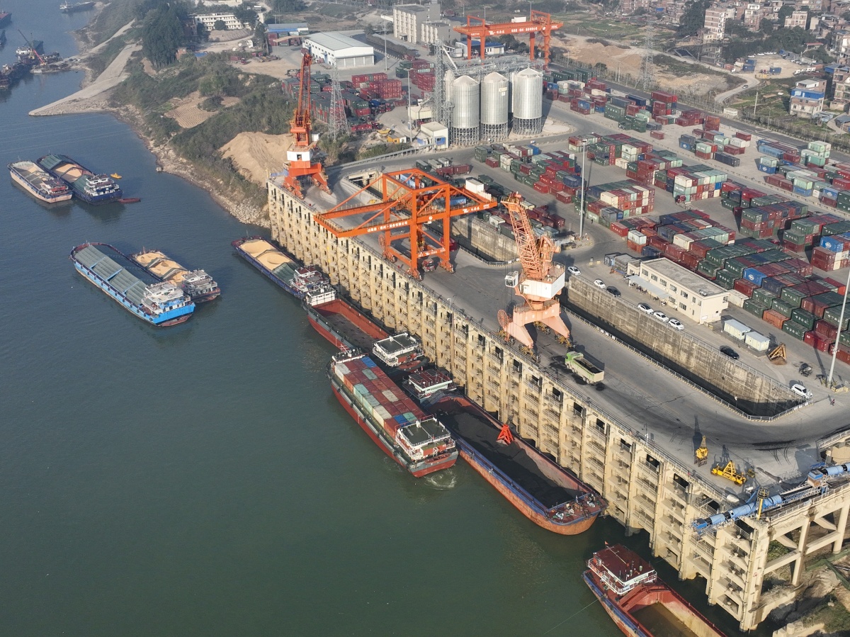 大美中国·壮美广西0107丨感受白雪飞扬 游客滑雪迎春-广西新闻网