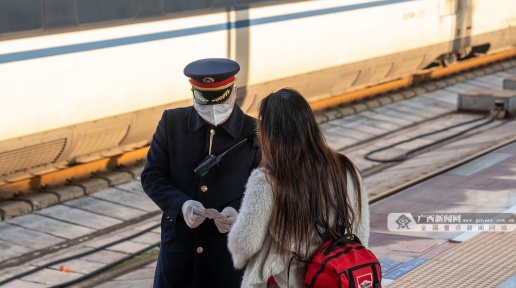 【新春走基层】春运首日柳州车站倾情服务 助力旅客温馨出行