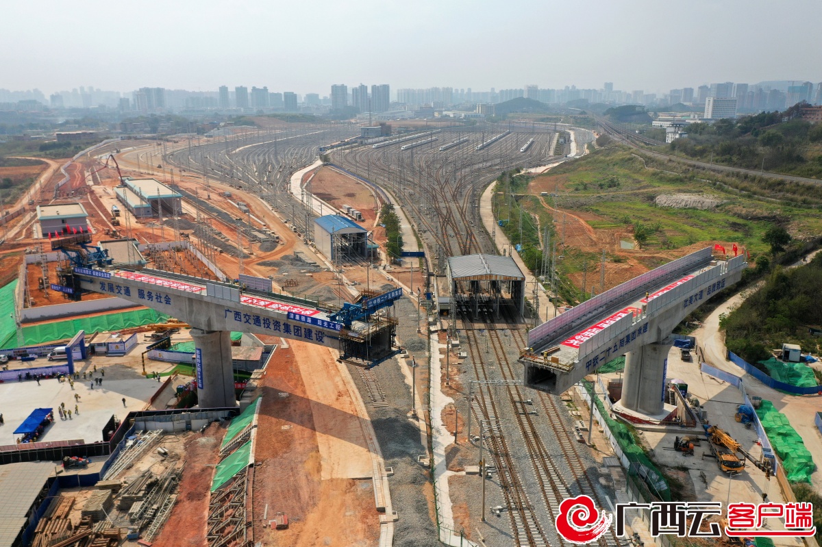 南玉铁路最后一座转体桥成功转体