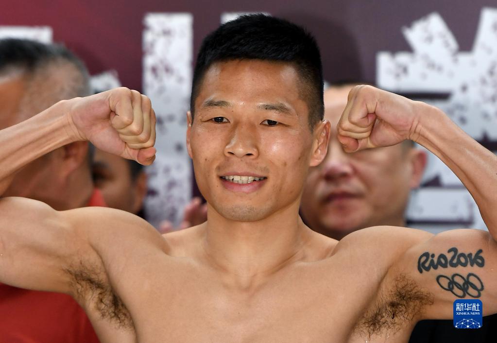 wba职业拳王争霸赛:吕斌参加称重仪式-广西新闻网