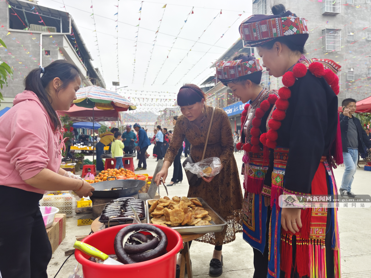 田林县八渡瑶族乡:移民村里"开市"忙-广西新闻网
