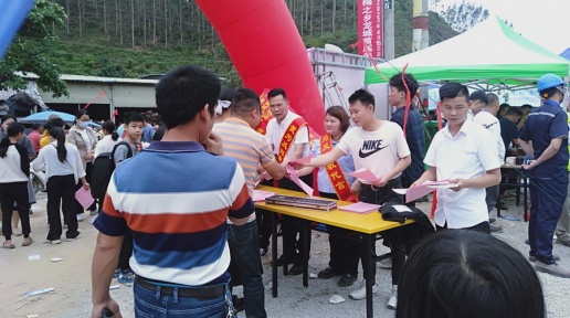 博白縣龍城村：“楊梅美食節”開幕 “反邪教大餐”助陣