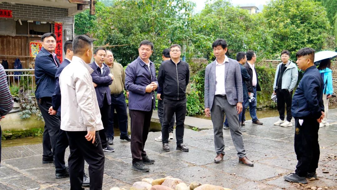 县委副书记唐文政,县委常委,统战部部长廖晓波,副县长周桥,洞井瑶族乡