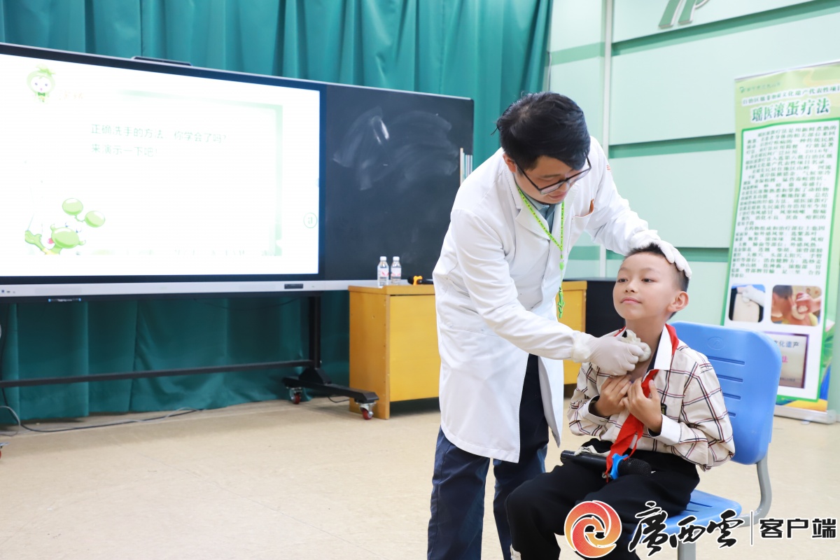 非遗技艺"滚蛋"疗法进校园-广西新闻网