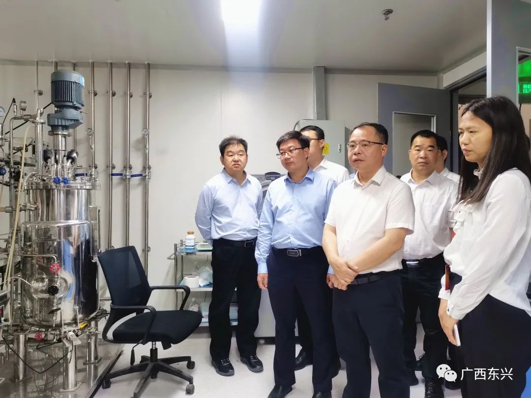 5月14日至16日,东兴市委书记彭绍关率队赴北京市,河北省开展考察招商