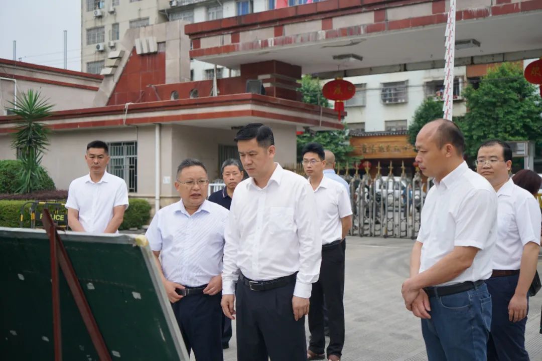 6月6日,灌阳县委书记卢嵩,县长孙清洪分别带队到灌阳县高级中学,灌阳