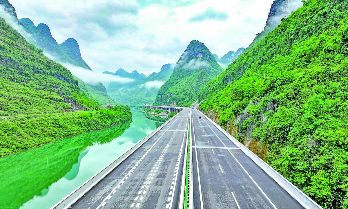 建设绿色高速共享长寿密码写在贺州至巴马高速公路全线通车之际