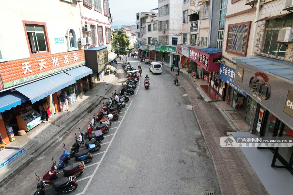 百色市四塘镇:卫生整治见实效 集镇旧貌换新颜-广西新闻网