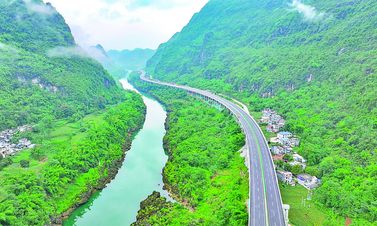 建设绿色高速共享长寿密码写在贺州至巴马高速公路全线通车之际