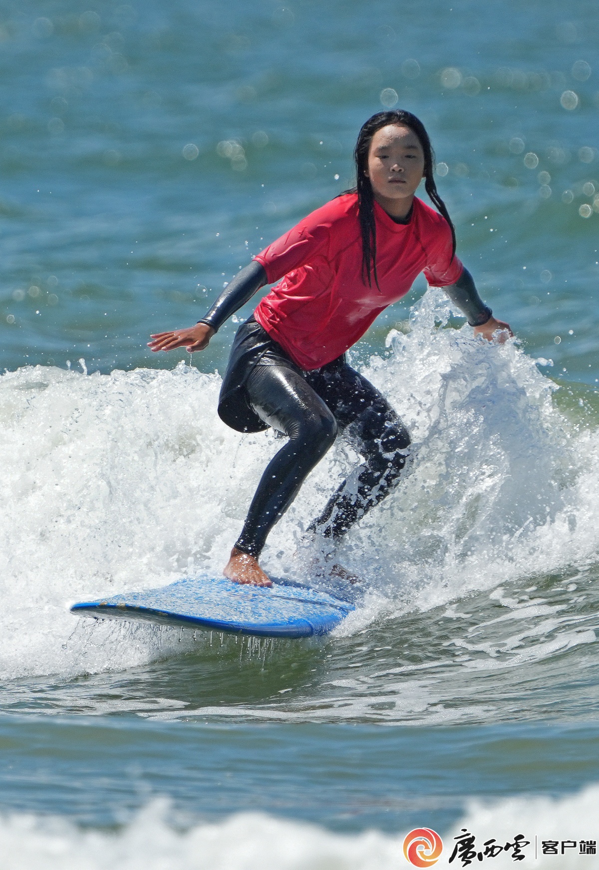 全国学青会广西首金来了南宁选手邓雪莹获女子短板冲浪冠军
