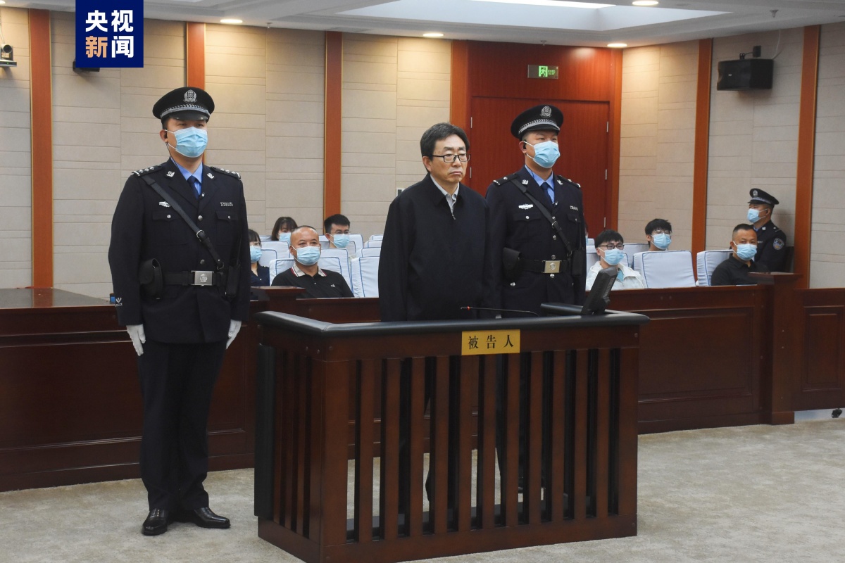 辽宁省盘锦市人民政府代市长,市长,中共盘锦市委书记等职务上的便利