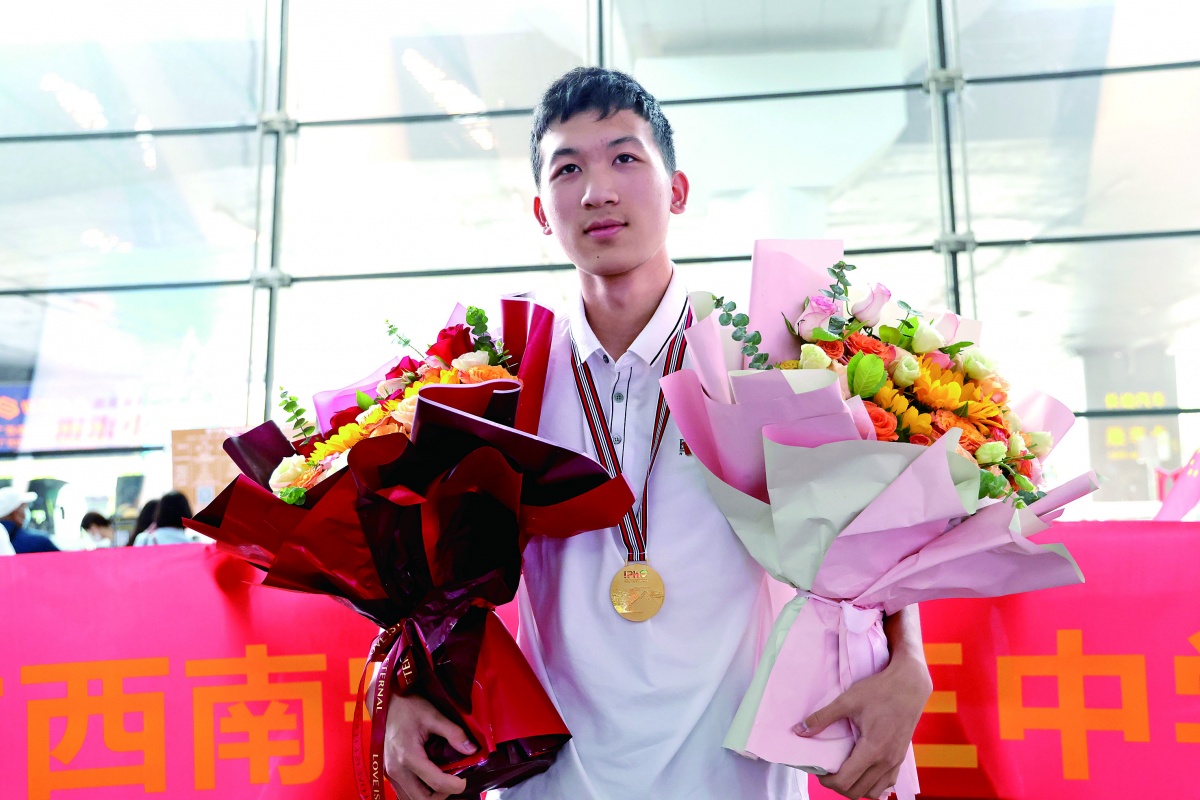 夺得国际物理奥赛金牌的蒋岱兵回邕,分享学习秘诀-广西新闻网