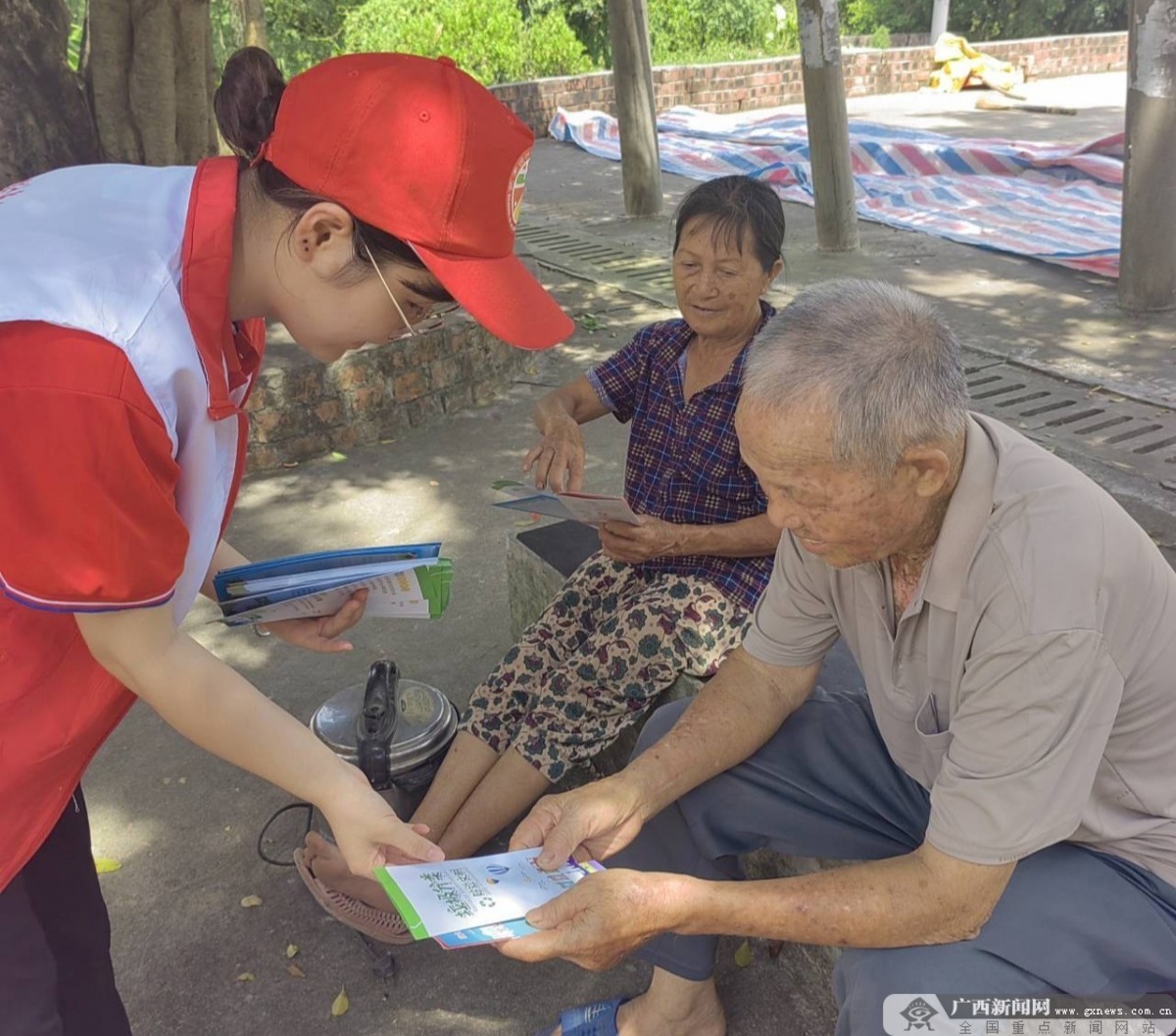 IM电竞 APP IM电竞平台广西经贸职业技术学院艺术设计与建筑学院开展2023年暑期“三下乡”社会实践活动(图2)