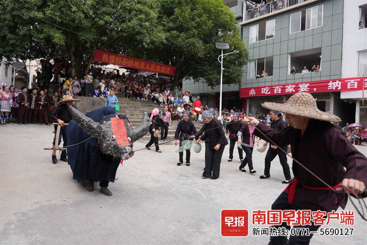 高清组图丨地灵侗寨百家宴"晒"出群众幸福生活|手机广西网