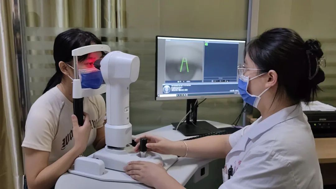长大了就不会近视 4d1c570d457d217026b224b3ddd1d446.jpg